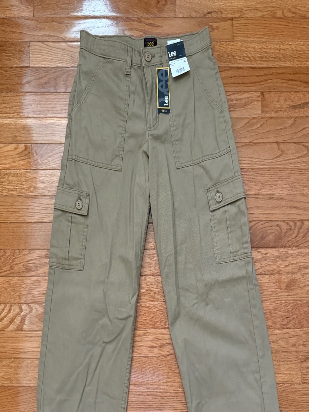 NWT Lee Heritage Loose Straight Mid Rise Khaki Ankle Jean w/Cargo Pockets. Sz 4